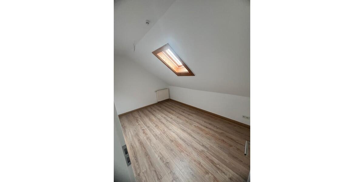 Maisonettenwohnung Siegen - 6 Zimmer, 95 m&sup2;, 1.300&euro; | Angebot:26031676