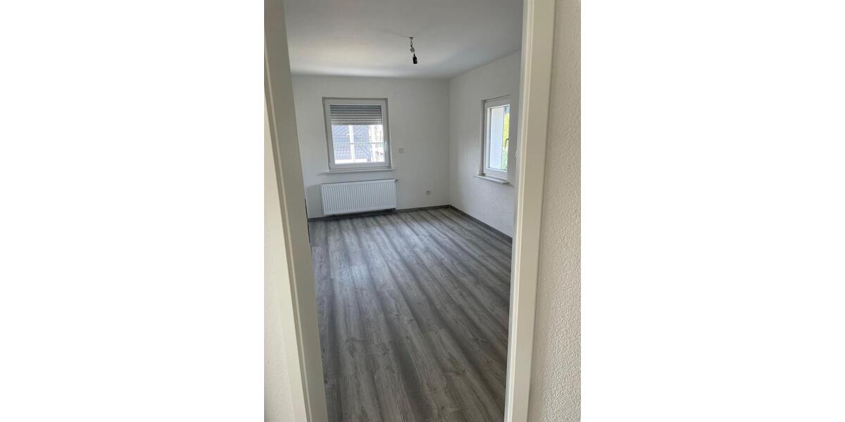 Mehrfamilienhaus, Wohnhaus Kreuztal - 8 Zimmer, 185 m&sup2;, 299.000&euro; | Angebot:26889254