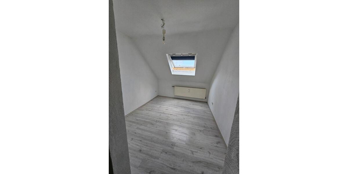 Dachgeschoßwohnung Siegen Dillnhütten - 3 Zimmer, 60 m&sup2;, 700&euro; | Angebot:25957369