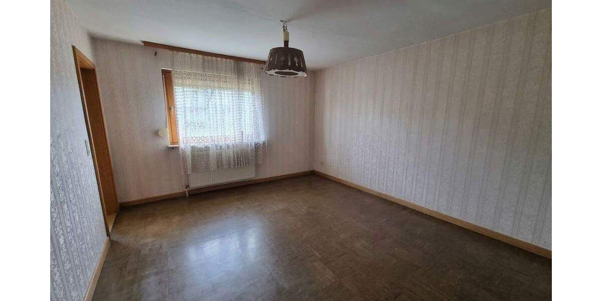 Einfamilienhaus Oberroßbach - 7 Zimmer, 135 m&sup2;, 120.000&euro; | Angebot:25685056