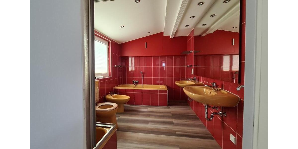 Dachgeschoßwohnung Hachenburg - 2.5 Zimmer, 73 m&sup2;, 660&euro; | Angebot:24237433