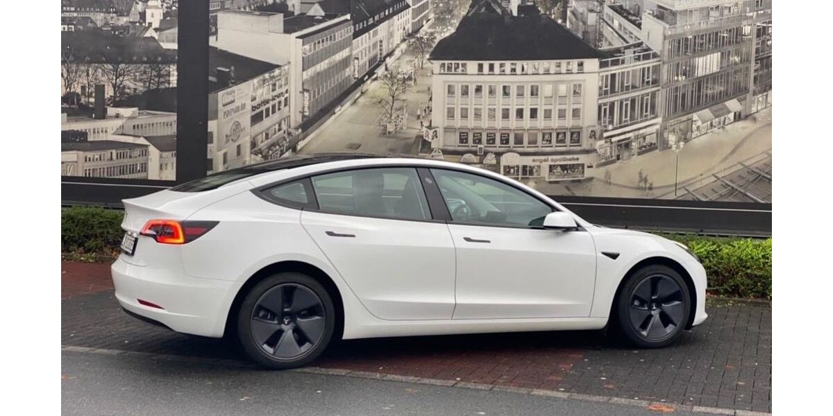 Tesla Model 3 29.000 km 30.900 &euro; Siegen 57074