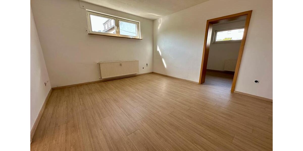 Erdgeschoßwohnung Lennestadt - 3 Zimmer, 100 m&sup2;, 700&euro; | Angebot:25756645
