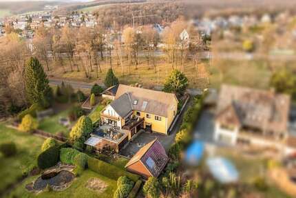 Haus Wilnsdorf - 7 Zimmer, 249 m&sup2;, 429.000&euro; | Angebot:25906691