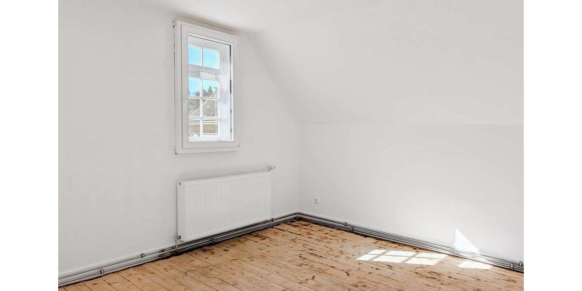 Dachgeschoßwohnung Bad Laasphe - 3 Zimmer, 74 m&sup2;, 686&euro; | Angebot:26031849