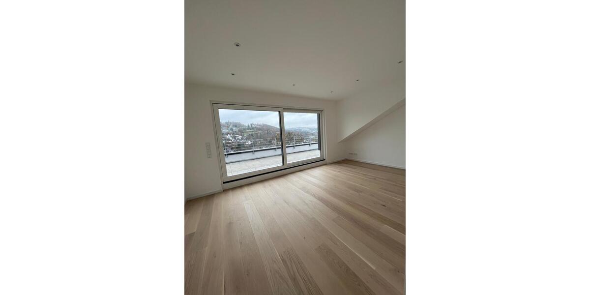 Maisonettenwohnung Siegen - 5 Zimmer, 190 m&sup2;, 1.900&euro; | Angebot:26602676