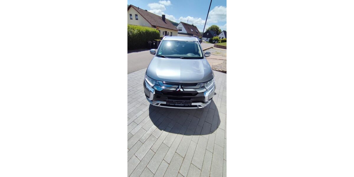 Mitsubishi Plug-in Hybrid Outlander 112.000 km 18.000 &euro; Kirchhundem 57399