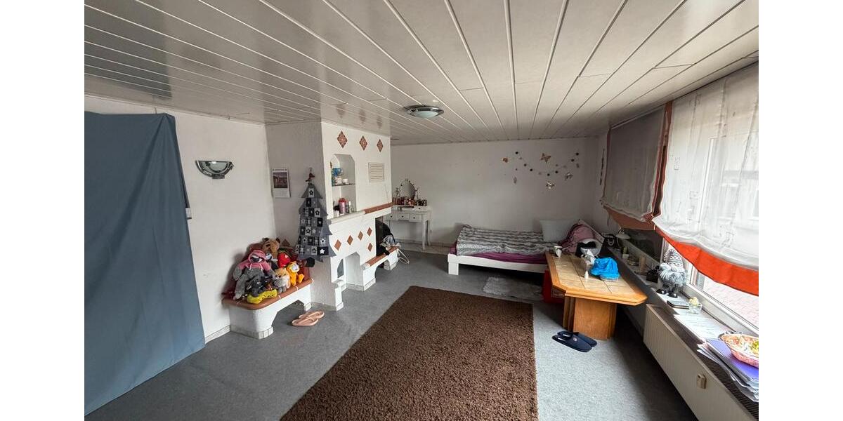 Etagenwohnung Dillenburg - 8 Zimmer, 147 m&sup2;, 800&euro; | Angebot:26035436