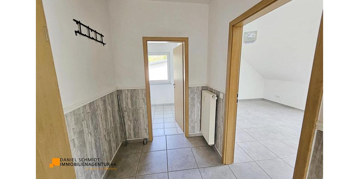 Dachgeschoßwohnung Reichshof - 2 Zimmer, 87 m&sup2;, 800&euro; | Angebot:26661778