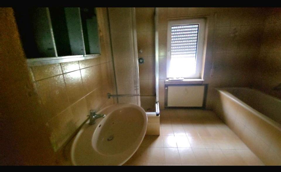 Mehrfamilienhaus, Wohnhaus Bad Laasphe - 13 Zimmer, 250 m&sup2;, 70.000&euro; | Angebot:26682934