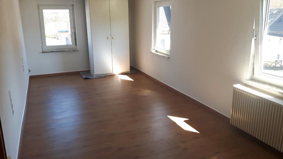 Einfamilienhaus Haiger - 8 Zimmer, 150 m&sup2;, 1.200&euro; | Angebot:25496753