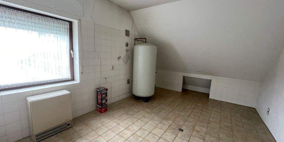 Etagenwohnung Dietzhölztal / Ewersbach Ewersbach - 8 Zimmer, 206 m&sup2;, 175.000&euro; | Angebot:25665420