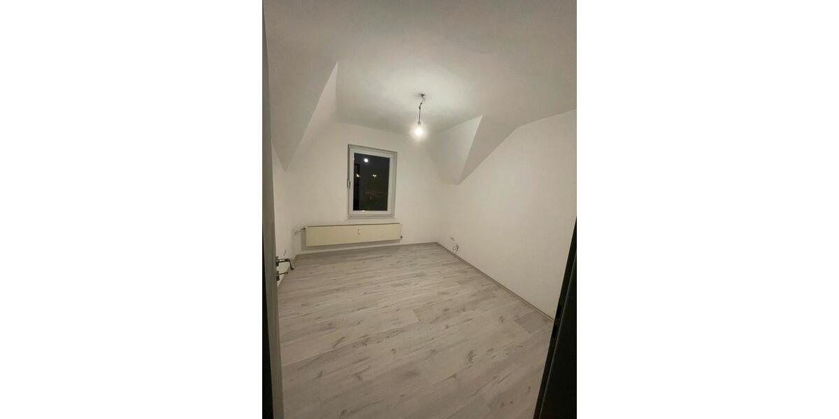 Dachgeschoßwohnung Siegen Dillnhütten - 3 Zimmer, 60 m&sup2;, 700&euro; | Angebot:25957369