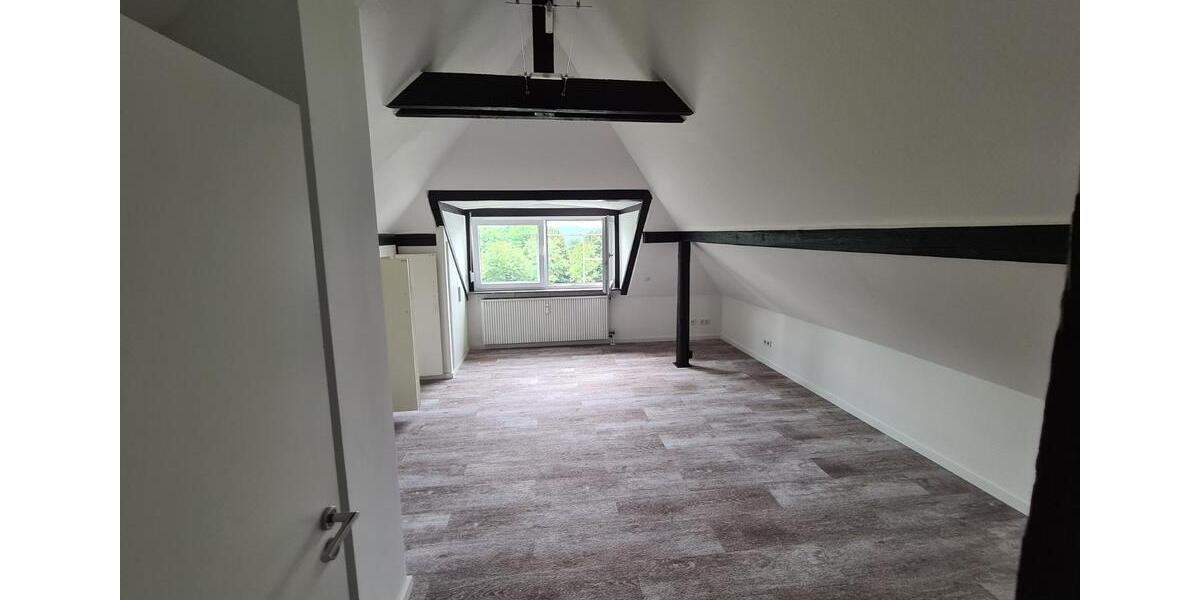 Dachgeschoßwohnung Hachenburg - 2.5 Zimmer, 73 m&sup2;, 660&euro; | Angebot:24237433