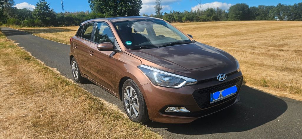 Hyundai i20 66.000 km 9.500 &euro; Netphen 57250