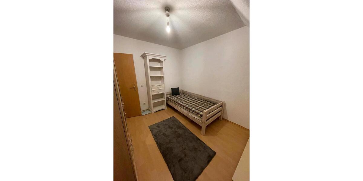 Dachgeschoßwohnung Siegen - 3 Zimmer, 15 m&sup2;, 350&euro; | Angebot:25904636