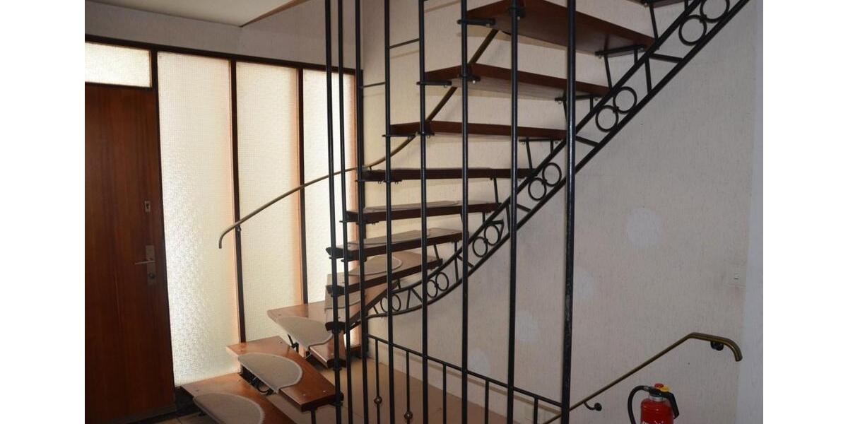 Einfamilienhaus Hilchenbach - 10 Zimmer, 300 m&sup2;, 300.000&euro; | Angebot:25982484