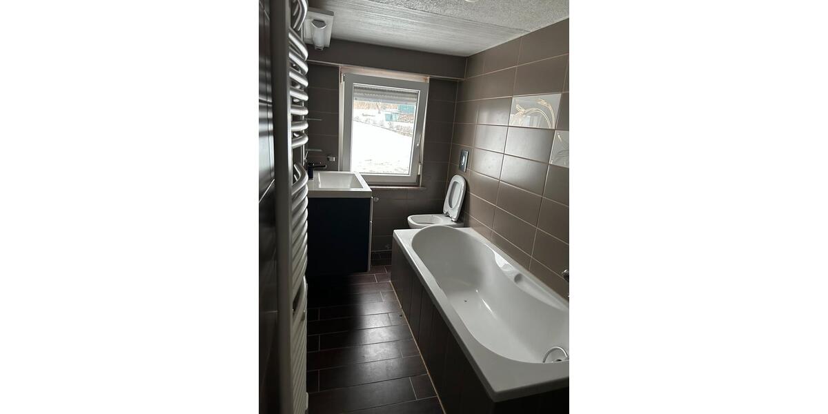 Doppelhaushälfte Burbach - 5 Zimmer, 137 m&sup2;, 135.000&euro; | Angebot:25050522