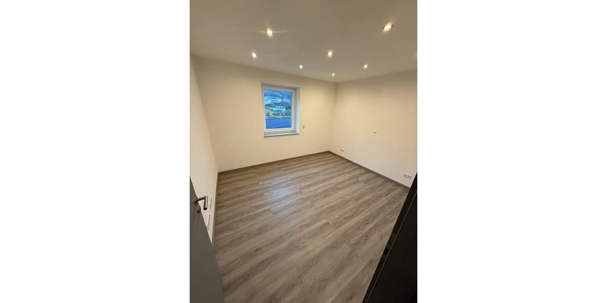 Dachgeschoßwohnung Siegen - 4 Zimmer, 103 m&sup2;, 1.200&euro; | Angebot:25402751