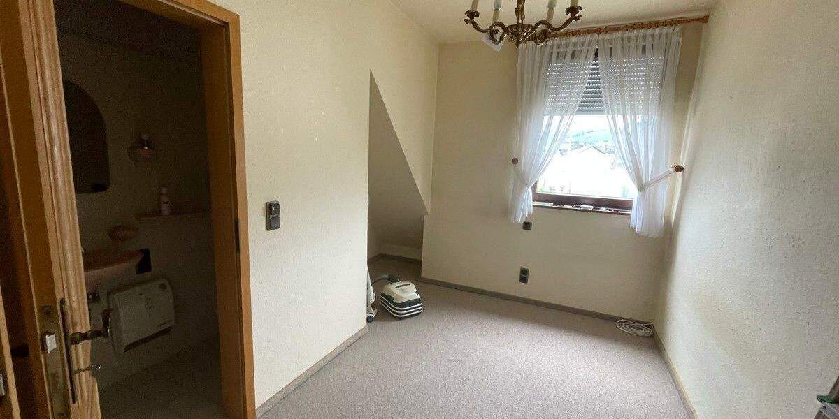 Etagenwohnung Dietzhölztal / Ewersbach Ewersbach - 8 Zimmer, 206 m&sup2;, 175.000&euro; | Angebot:25665420