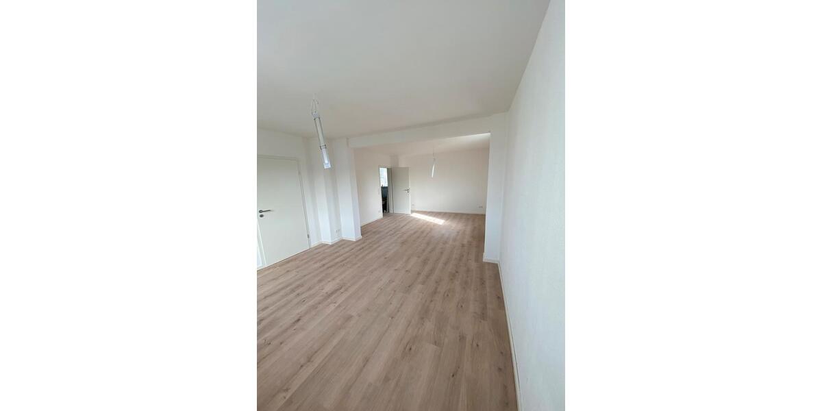 Etagenwohnung Hamm (Sieg) - 5 Zimmer, 90 m&sup2;, 800&euro; | Angebot:26040609