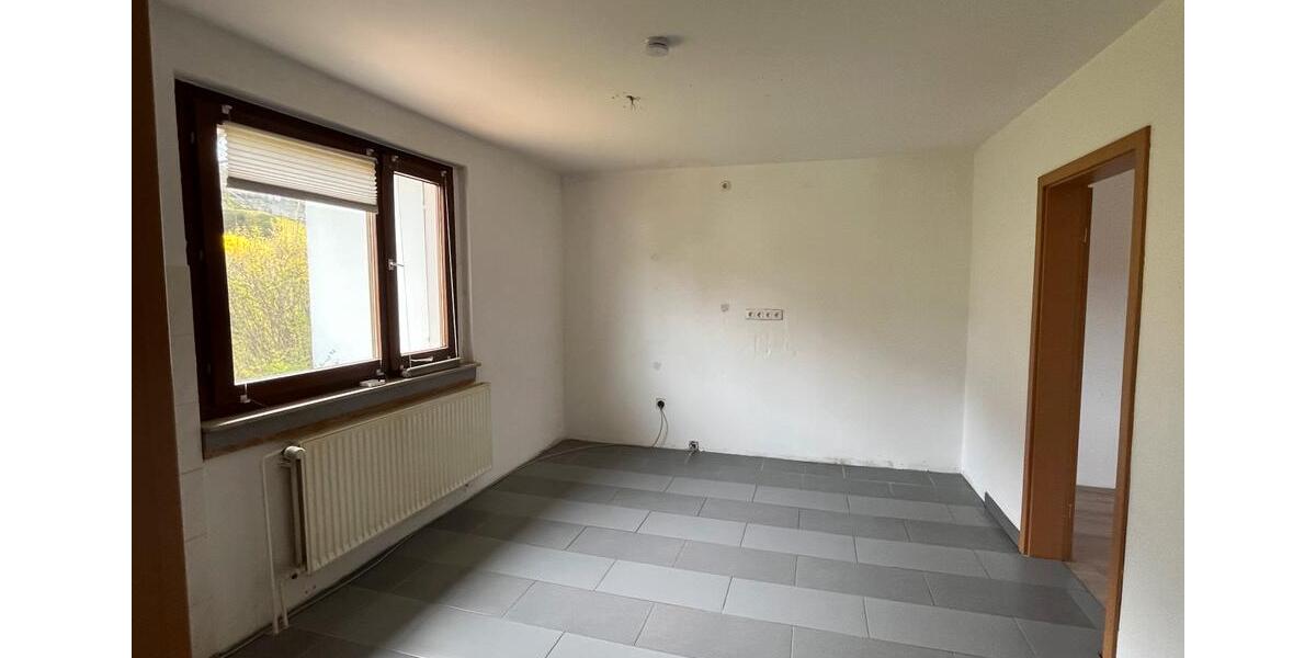 Doppelhaushälfte Siegen Eiserfeld - 4 Zimmer, 105 m&sup2;, 180.000&euro; | Angebot:26049519