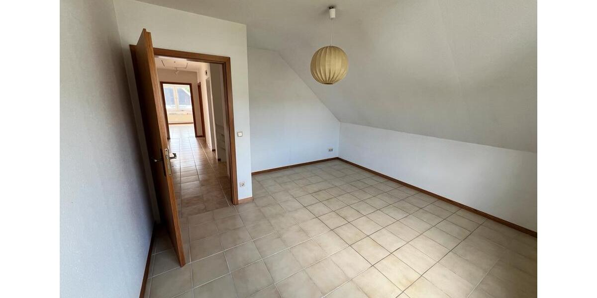 Einfamilienhaus Reichshof - 7 Zimmer, 190 m&sup2;, 1.600&euro; | Angebot:26434486