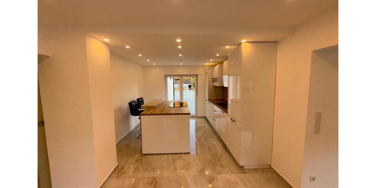 Etagenwohnung Netphen - 7 Zimmer, 180 m&sup2;, 1.980&euro; | Angebot:25921633