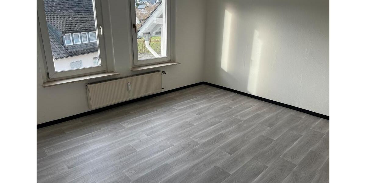 Etagenwohnung Lennestadt - 3 Zimmer, 79 m&sup2;, 580&euro; | Angebot:25979636