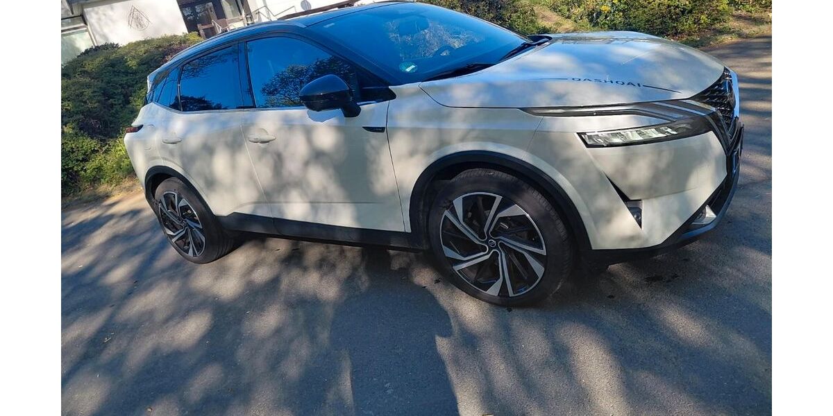 Nissan Qashqai 52.000 km 24.499 &euro; Haiger 35708