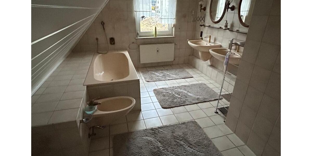 Etagenwohnung Kirchhundem - 4 Zimmer, 150 m&sup2;, 900&euro; | Angebot:25297098