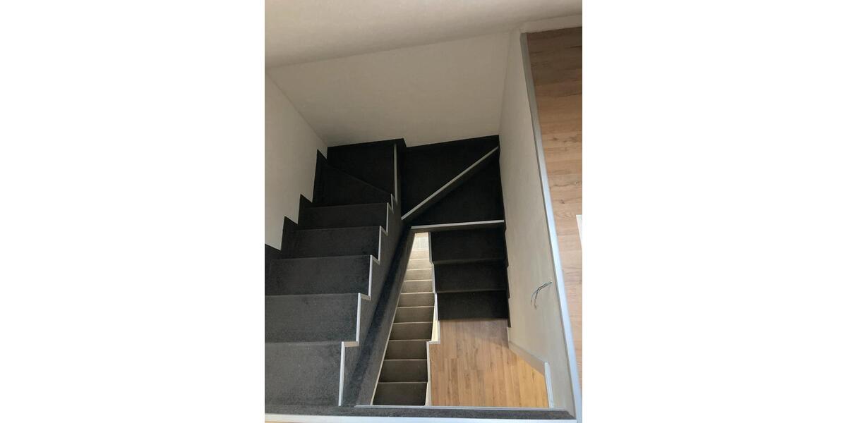 Doppelhaushälfte Siegen - 4 Zimmer, 123 m&sup2;, 1.000&euro; | Angebot:26025194