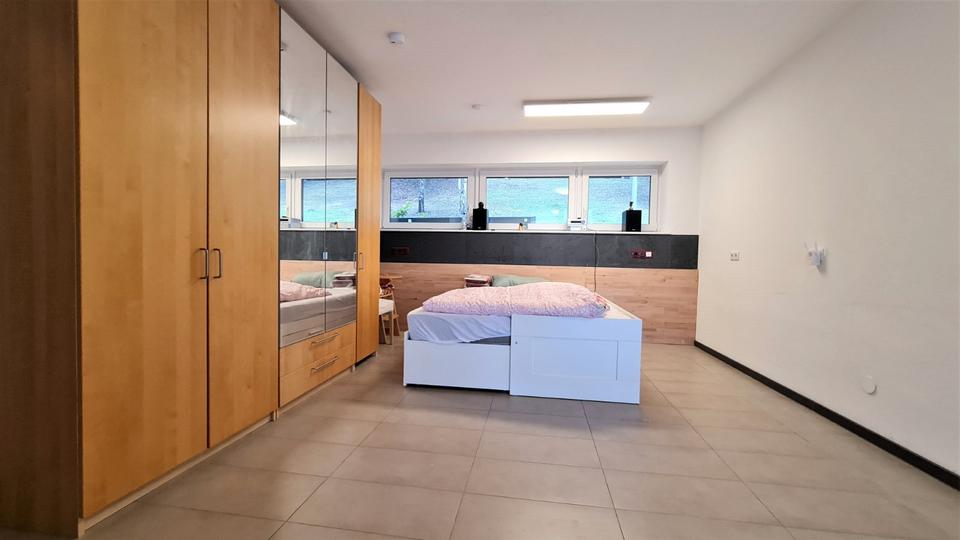 Erdgeschoßwohnung Siegen - 4 Zimmer, 140 m&sup2;, 1.350&euro; | Angebot:26038156