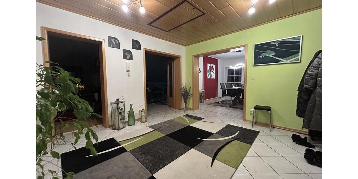 Dachgeschoßwohnung Herborn - 4 Zimmer, 118 m&sup2;, 860&euro; | Angebot:25807434