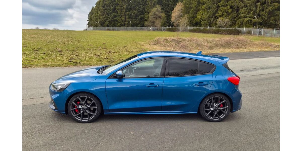 Ford Focus 64.000 km 22.999 &euro; Erndtebrück 57339