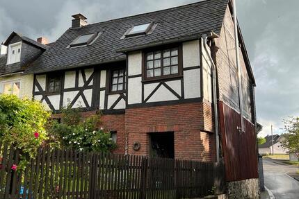 Haus Weitefeld - 7 Zimmer, 114 m&sup2;, 75.000&euro; | Angebot:26521092