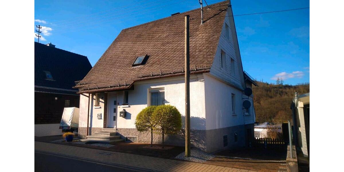 Einfamilienhaus Siegen Eiserfeld - 6 Zimmer, 140 m&sup2;, 185.000&euro; | Angebot:23633703
