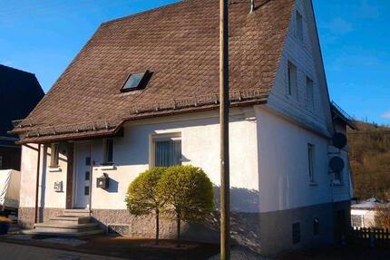 Haus Siegen Eiserfeld - 6 Zimmer, 140 m&sup2;, 185.000&euro; | Angebot:23633703