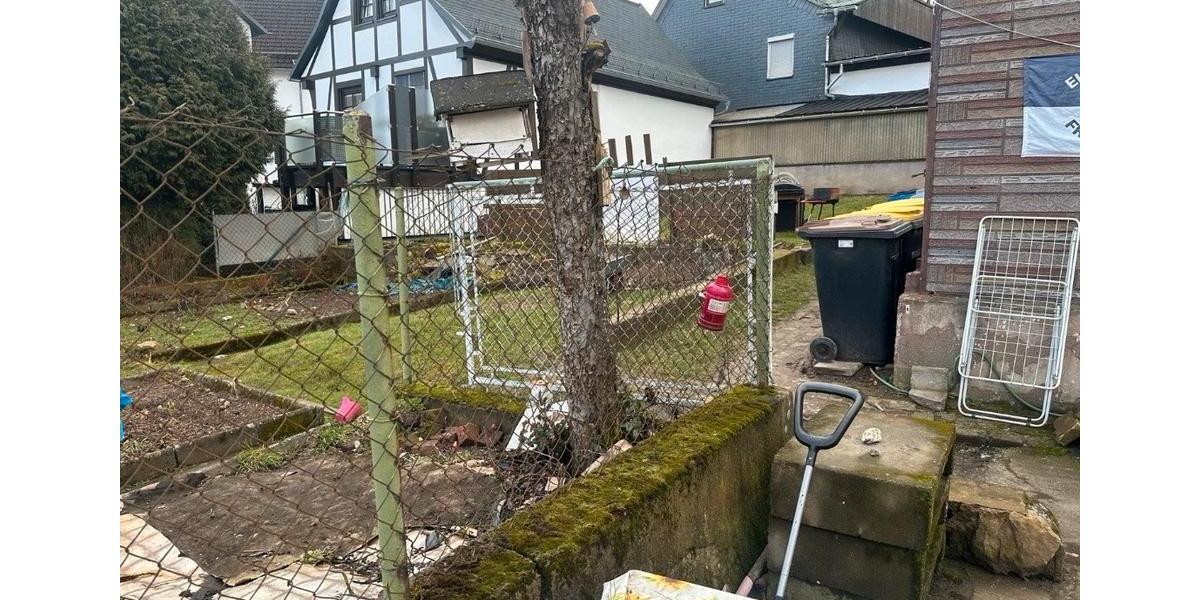 Einfamilienhaus Haiger - 6 Zimmer, 140 m&sup2;, 150.000&euro; | Angebot:26072525