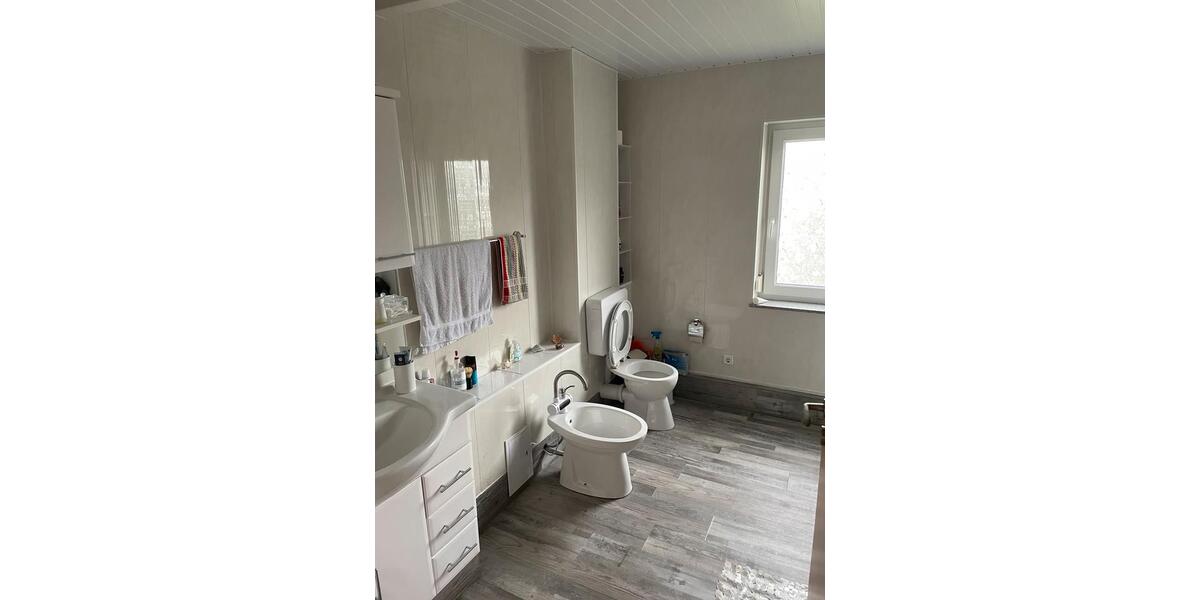 Einfamilienhaus Burbach - 5 Zimmer, 180 m&sup2;, 1.300&euro; | Angebot:26614751