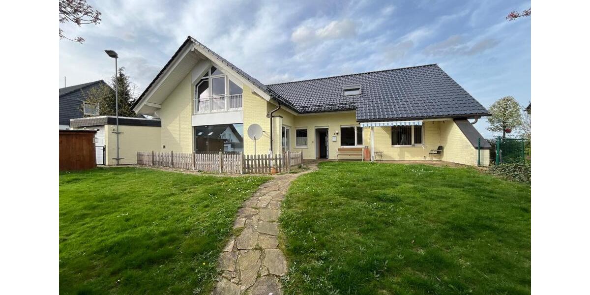 Einfamilienhaus Olpe - 9 Zimmer, 215 m&sup2;, 1.600&euro; | Angebot:26575909