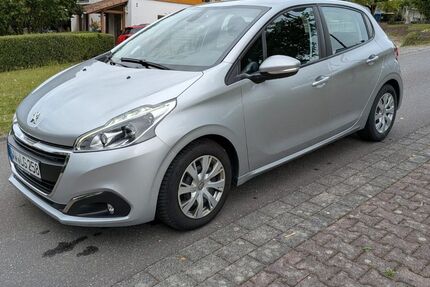 Peugeot 208 68.000 km 7.300 &euro; Stein Wingert 57639
