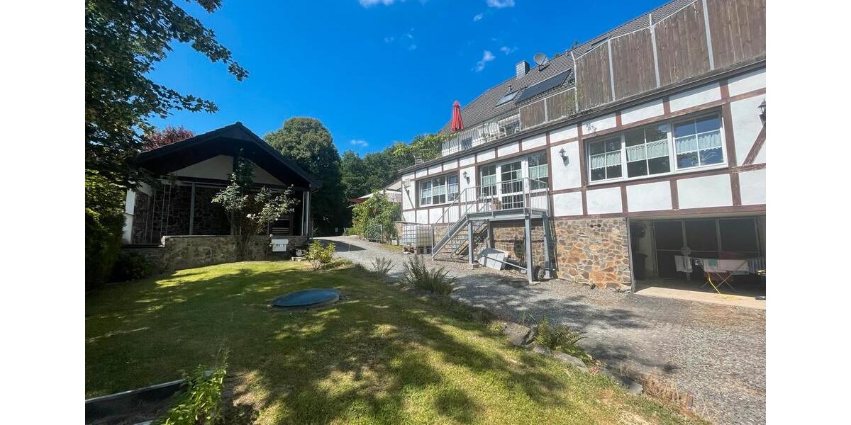 Doppelhaushälfte Reichshof - 9 Zimmer, 320 m&sup2;, 400.000&euro; | Angebot:27030689