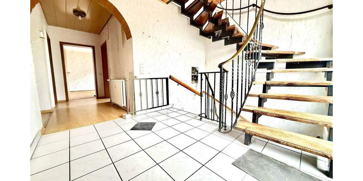 Einfamilienhaus Kirchen VG Freusburg - 6 Zimmer, 198 m&sup2;, 198.000&euro; | Angebot:25691930