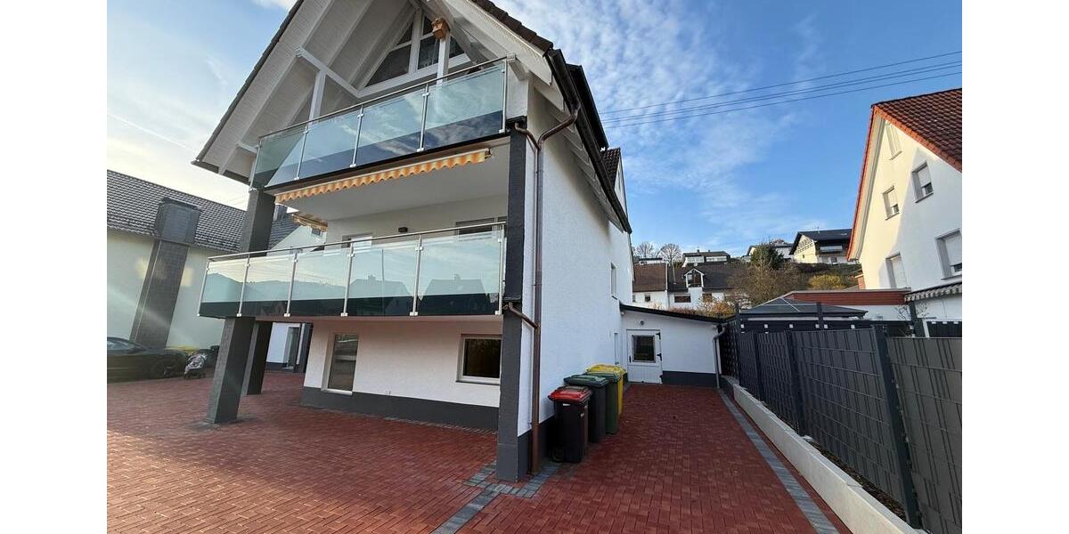 Etagenwohnung Netphen - 7 Zimmer, 180 m&sup2;, 1.980&euro; | Angebot:25921633