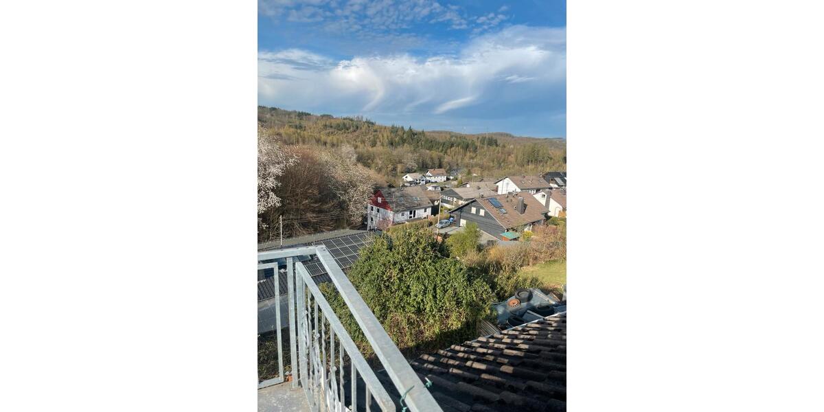 Dachgeschoßwohnung Siegen Dillnhütten - 2 Zimmer, 65 m&sup2;, 600&euro; | Angebot:26061437
