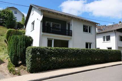 Haus Hilchenbach - 5 Zimmer, 136 m&sup2;, 185.000&euro; | Angebot:27021711