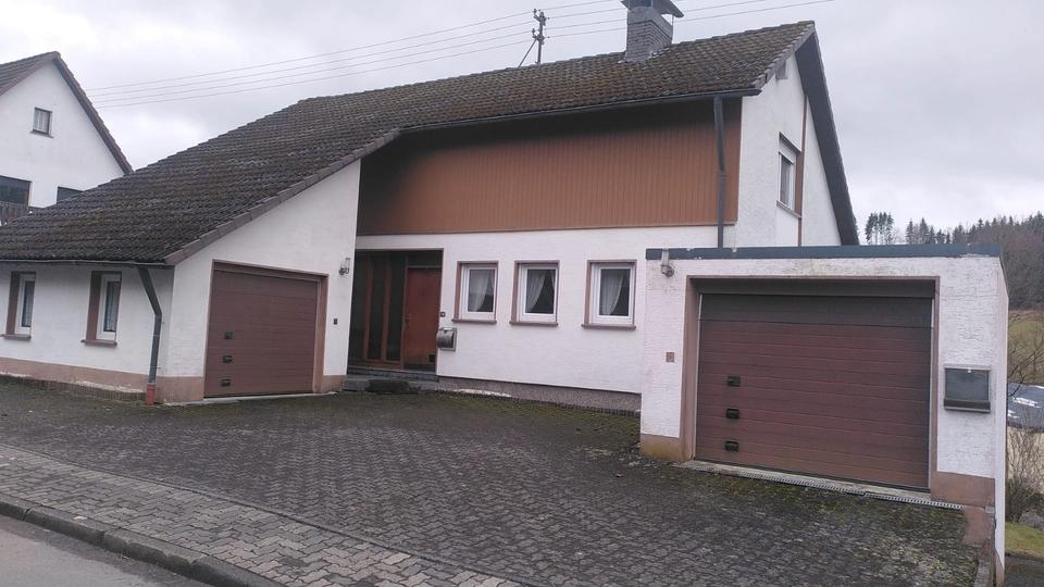 Einfamilienhaus Hilchenbach - 10 Zimmer, 300 m&sup2;, 300.000&euro; | Angebot:25982484