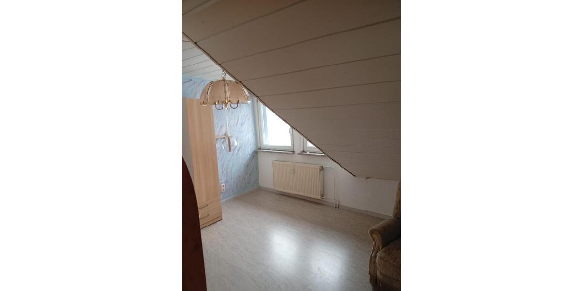 Dachgeschoßwohnung Eschenburg - 4 Zimmer, 80 m&sup2;, 500&euro; | Angebot:25045918