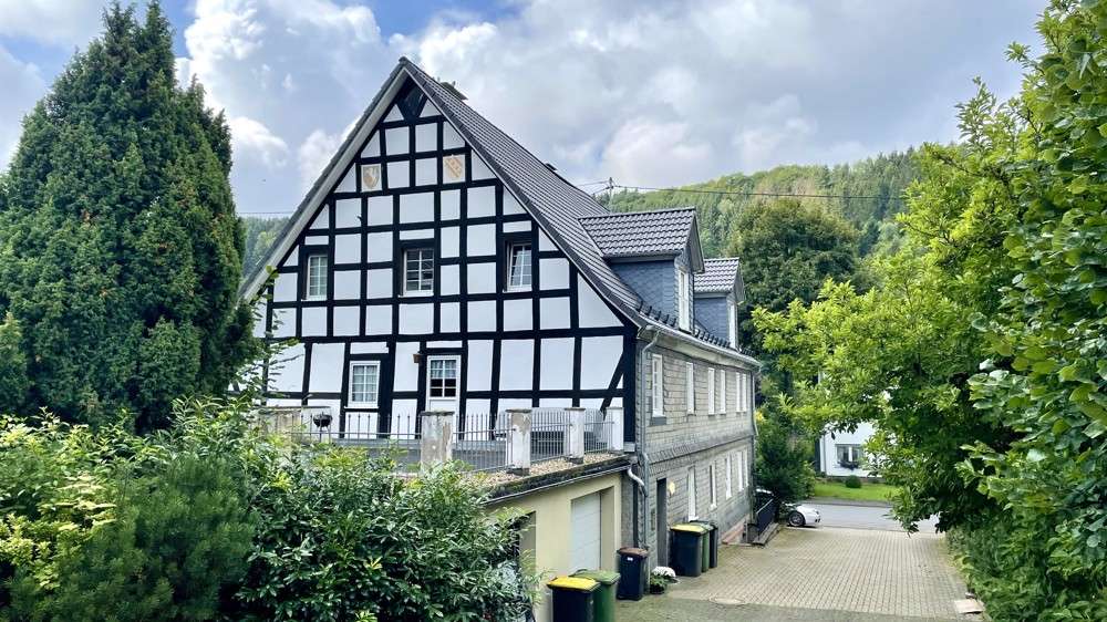 Einfamilienhaus Lennestadt / Bonzel Bonzel - 10 Zimmer, 337 m&sup2;, 299.000&euro; | Angebot:5476777